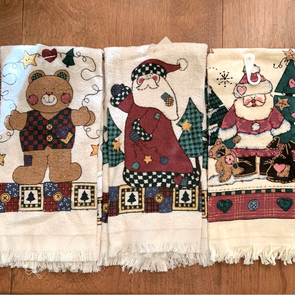 Bundle Lot of 3 Vintage Christmas Kitchen or bathroom guest towels. New